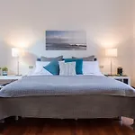 Design Ampio E Luminoso בית הארחה