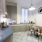 Design Ampio E Luminoso בית הארחה *