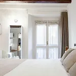 Alojamento de Acomodação e Pequeno-almoço Moscova Luxury Milão