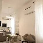 21 Apartment *