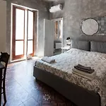 La Del Teatro Bed & Breakfast