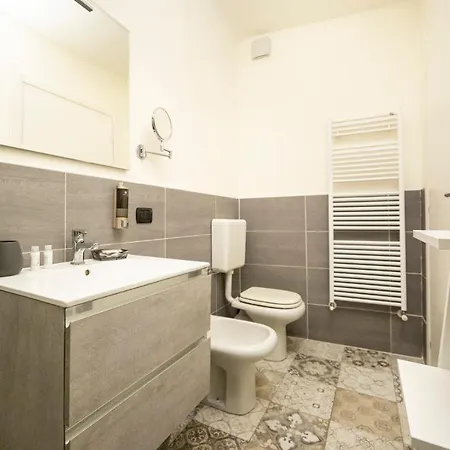 Guesthost - Affori Cosy Appartement *