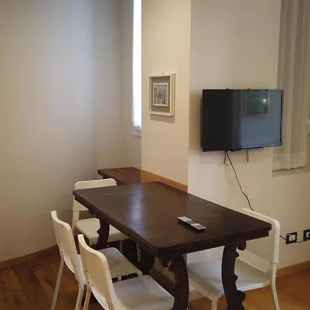 Karma @ Cadorna Milánó