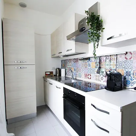 Inner City Apartment *