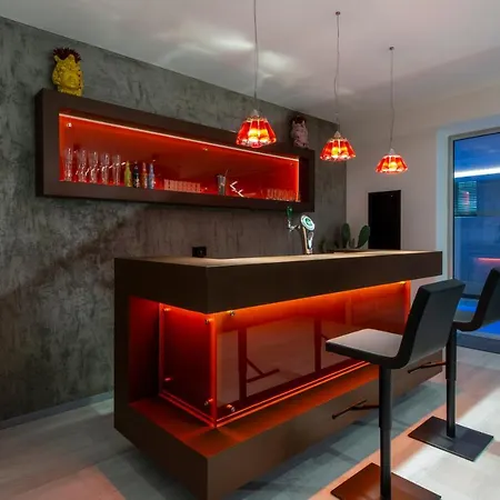 Vivilo With Private Pool-foresteria Apartment