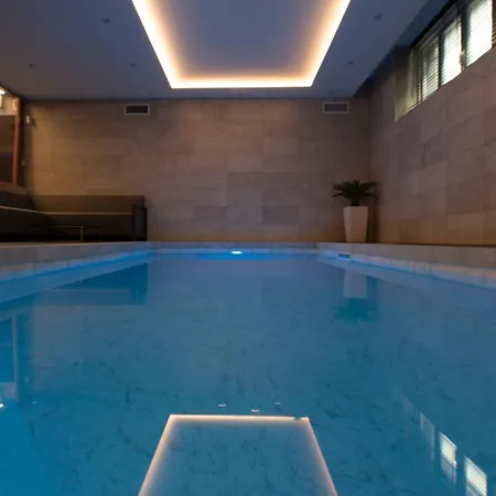 Vivilo With Private Pool-foresteria Apartment
