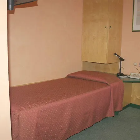 Отель Ginosi Arizona 3*