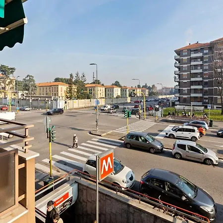 Red Subway Line Modern Flat * Μιλάνο