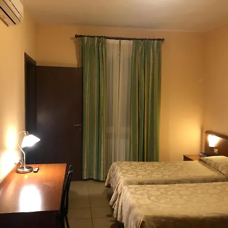 Paradiso Hotel 2*