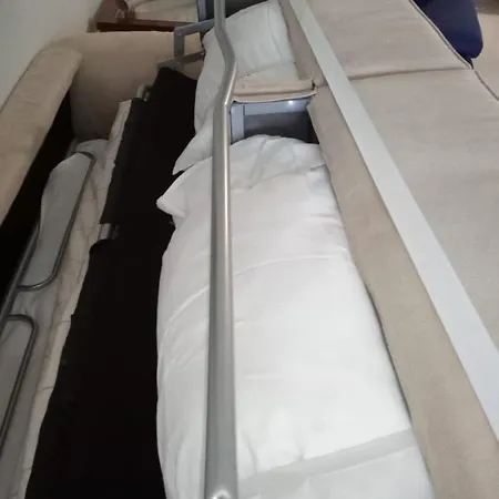 Leoni Charminghouse * Mediolan