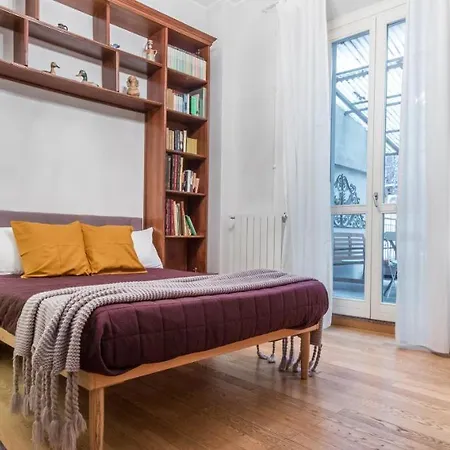 Joivy For 6 With Big Terrace In Centro Storico * Милан