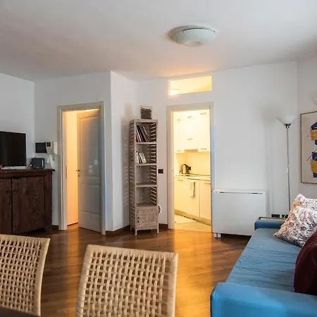 Youhosty - Laghetto Big 3 Apartment Mailand