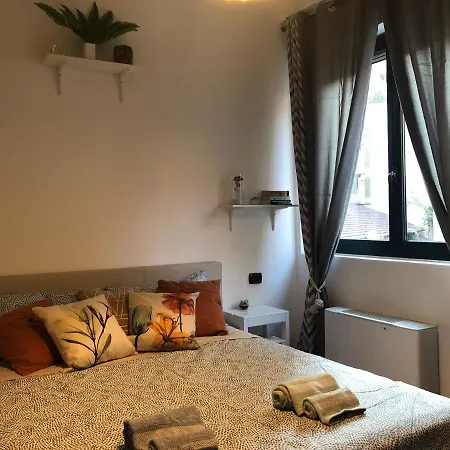 Charming Elise- Close To Station