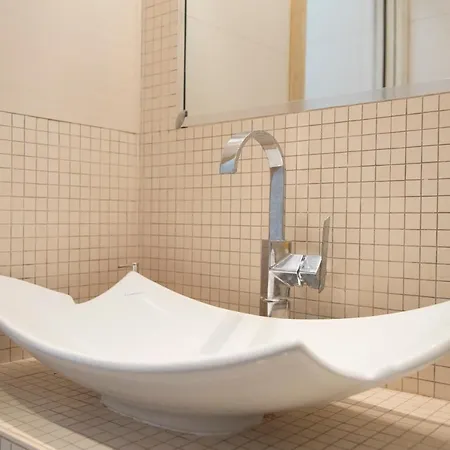 Apartment Gorgeous And Peaceful Near Metro Stop Milan