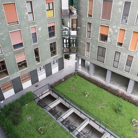 Gorgeous And Peaceful Near Metro Stop *