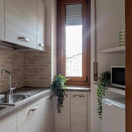 The Rent - Modern Two Bedroom In 밀라노