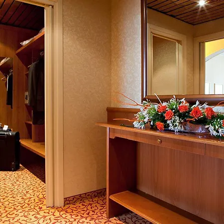 Atahotel Quark ホテル 4*