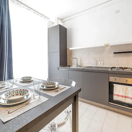 Roomy Close To Subway M5!