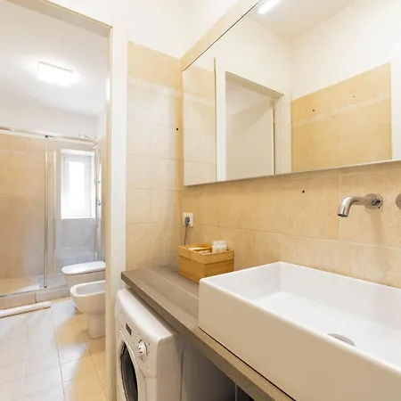 Roomy Close To Subway M5! Milão