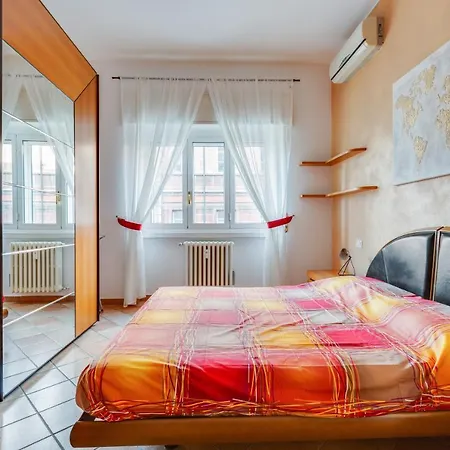 Guesthost - Darsena & Navigli Cosy Flat Milan