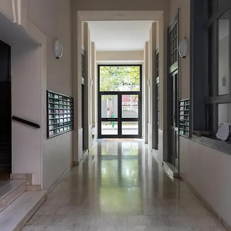 Casa Zara - Metro Lines