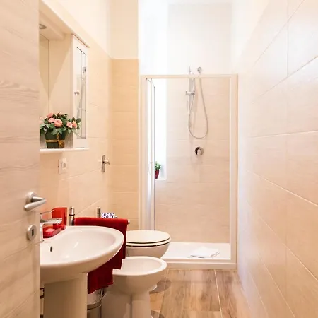 Casa Zara - Metro Lines * Milaan