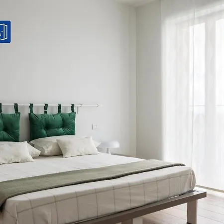 아파트 Joivy Uptown Flats With Balcony, Good Connection To Centre