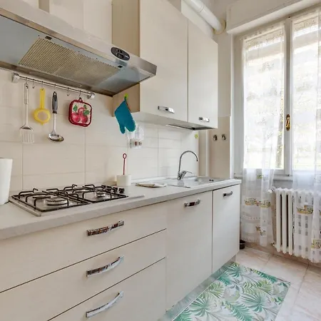 Guesthost - Polytechnic Lovely And Cosy Flat Lägenhet *