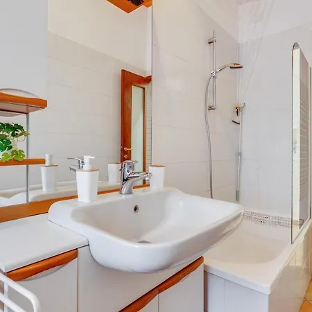 Guesthost - Darsena & Navigli Cosy Flat *