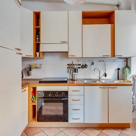 Apartment Guesthost - Darsena & Navigli Cosy Flat *