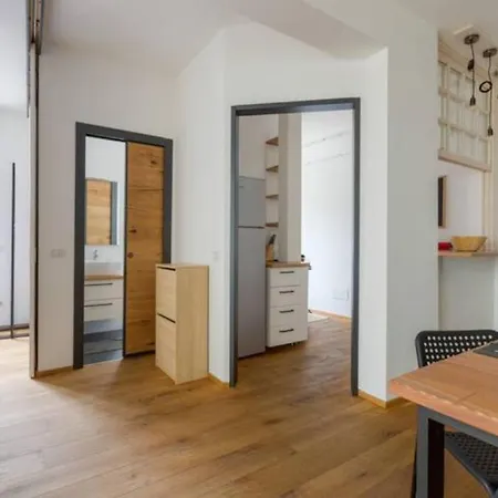 Life & Mico Cosy And Functional Apartment