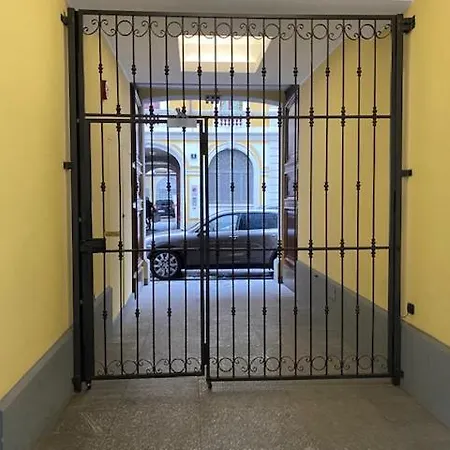 Spacious & Elegant Near Corso Como - Maroncelli Milan