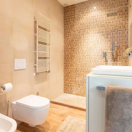 Easytopstay - Tricolore Modern And Cozy *