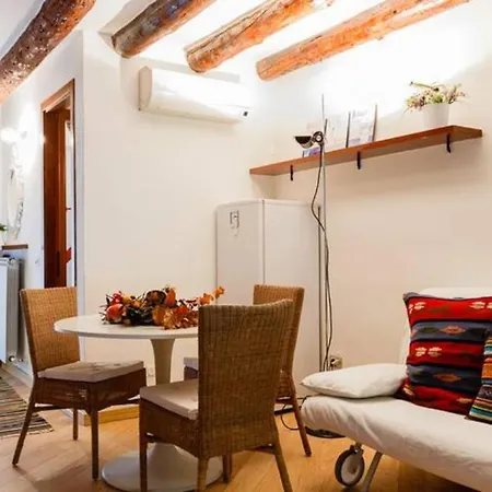 Navigli & Darsena Comfortable Apartamento Milão