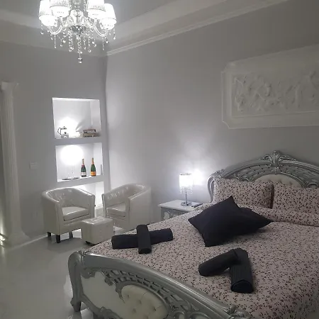 Tatil Evi Black & White *