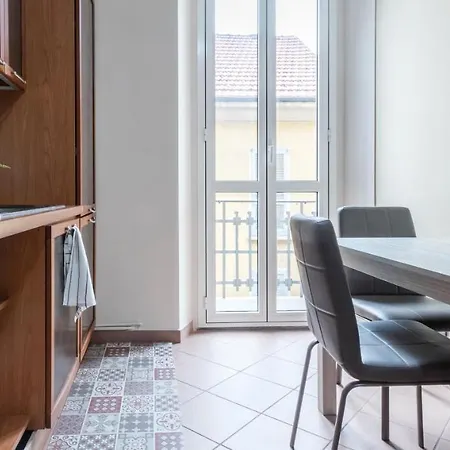 Joivy Elegant 1-br Flat Next To Centrale Милан