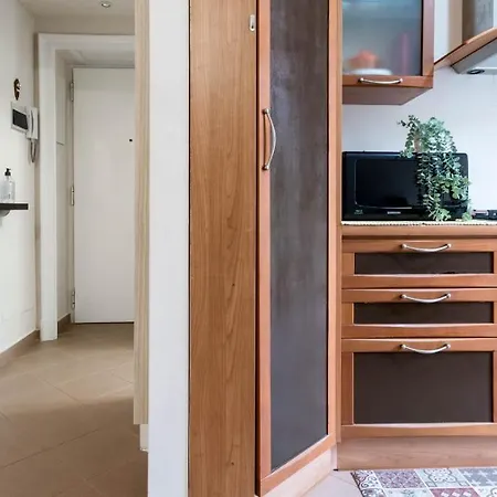 Joivy Elegant 1-br Flat Next To Centrale Апартаменты *