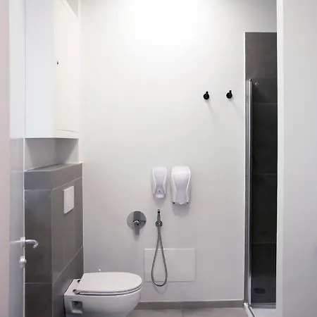 Hostal Ostelzzz Milano *