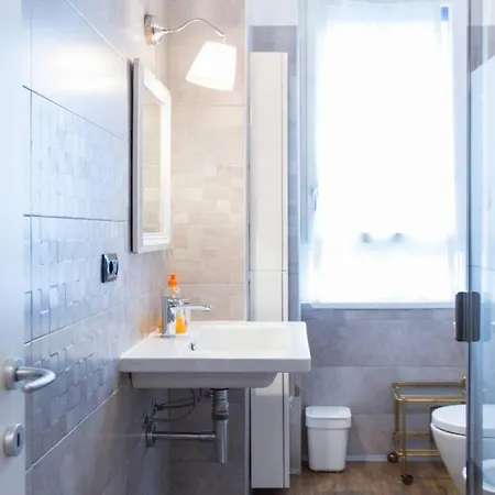 Lust Gulli * ميلان