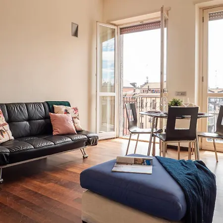 The Rent - Bright Two-bedroom In De Amicis Appartamento