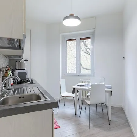 Piazza De Angeli M1 Comfortable Flat With Balcony