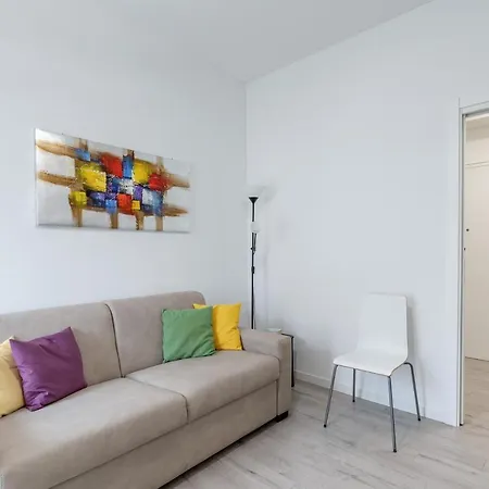 Hotel Piazza De Angeli M1 Comfortable Flat With Balcony *