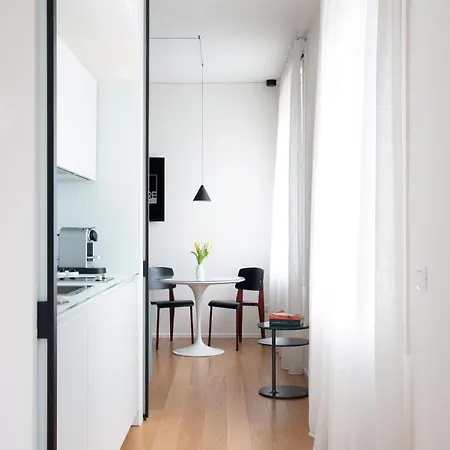 Hotel apartamentowy Bmore Duomo - Luxury Near Duomo