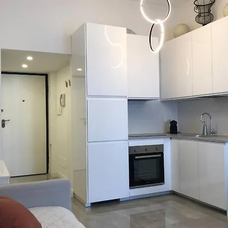 Appartamento Casa Alberto Da Giussano, Elegante Bilocale In Centro Con Balcone Sul Parco *