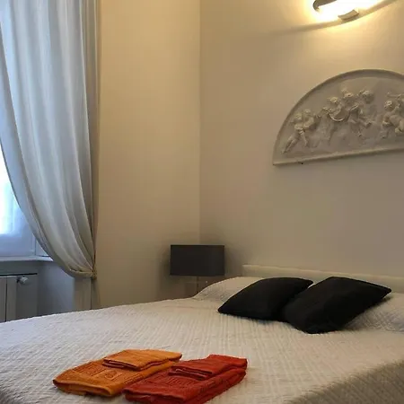 Lägenhet Casa Alberto Da Giussano, Elegante Bilocale In Centro Con Balcone Sul Parco