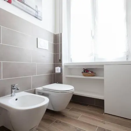 Guesthost - Piazzale Susa Bright Flat Con Veranda *