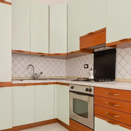 Guesthost - Stazione Cozy And Functional Flat * Милан