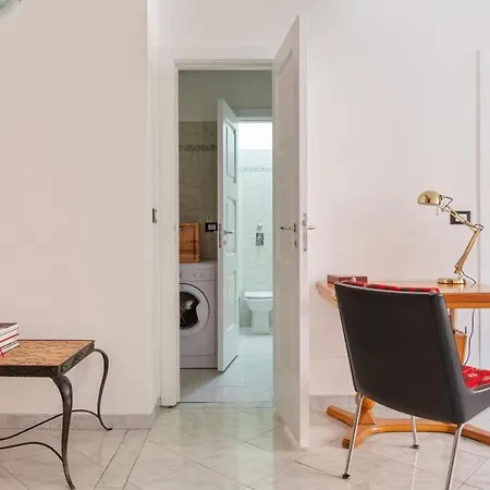 Guesthost - Stazione Cozy And Functional Flat Милан