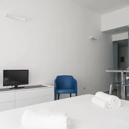 Youhosty - Meravigli R1 Small 16 Mediolan