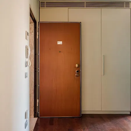 The Rent - Bright Two-bedroom In De Amicis Appartamento Milano
